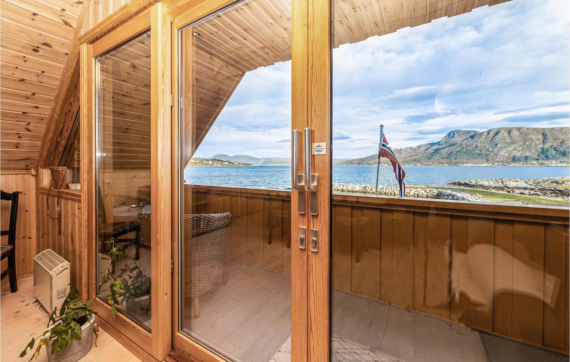 Awesome Home In Kvamsoy With Jacuzzi Sandvik  Kültér fotó