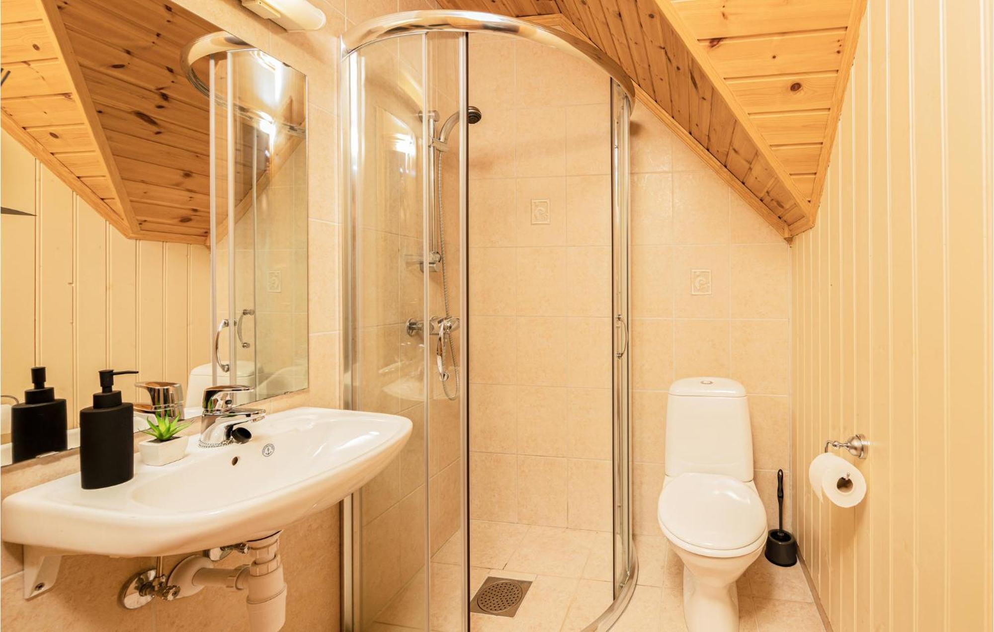 Awesome Home In Kvamsoy With Jacuzzi Sandvik  Kültér fotó