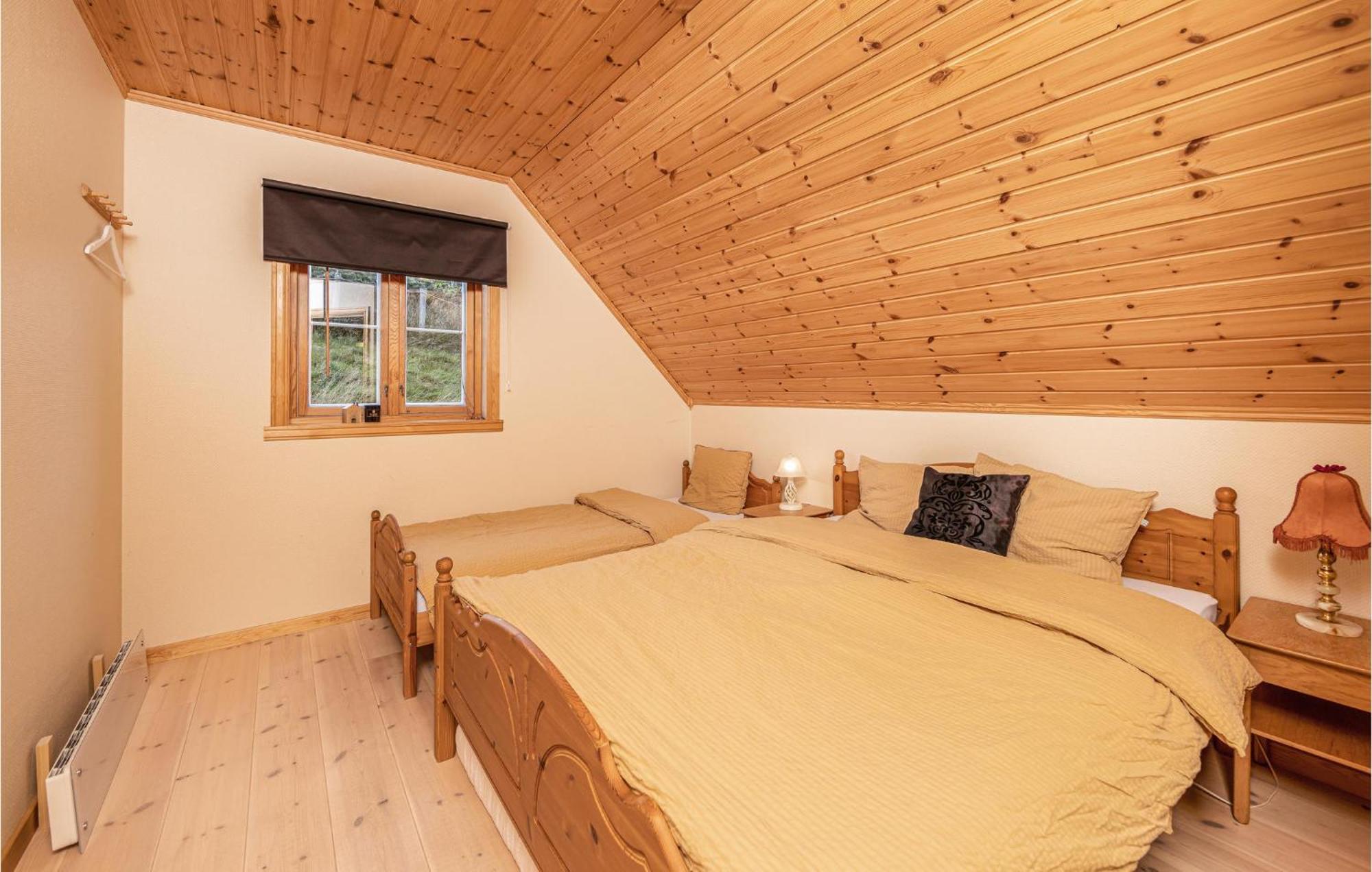 Awesome Home In Kvamsoy With Jacuzzi Sandvik  Kültér fotó