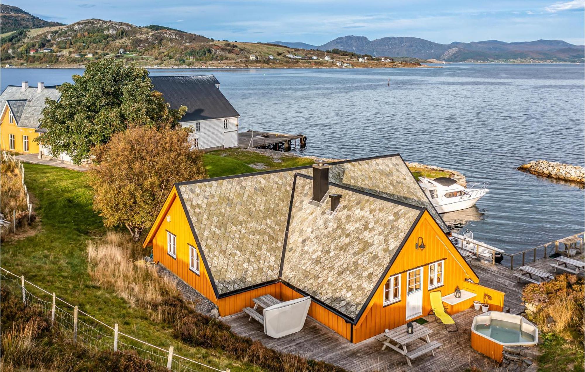 Awesome Home In Kvamsoy With Jacuzzi Sandvik  Kültér fotó
